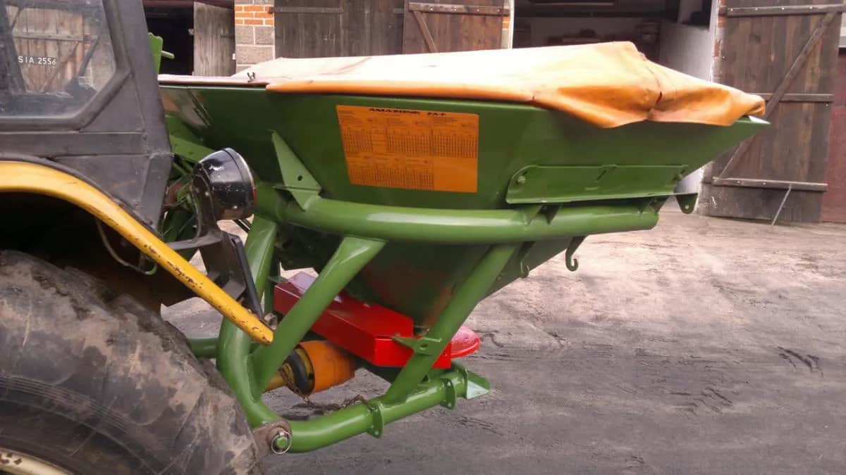 Jaki rozsiewacz nawozu do C-330? Wybierz najlepszy model dla siebie